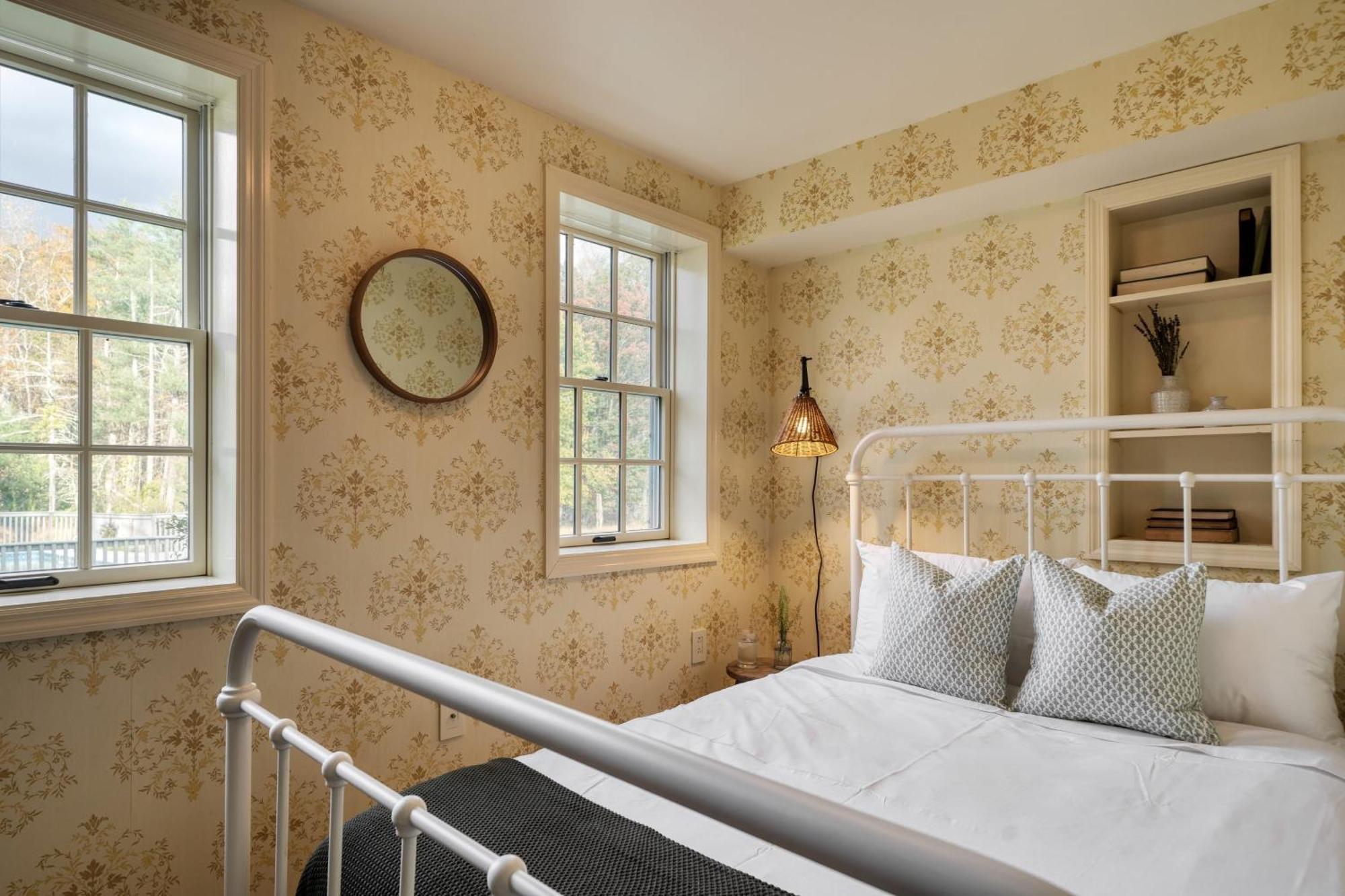 Cortland By Avantstay Charming Heritage Estate W Private Lake Pool ソーガティズ エクステリア 写真
