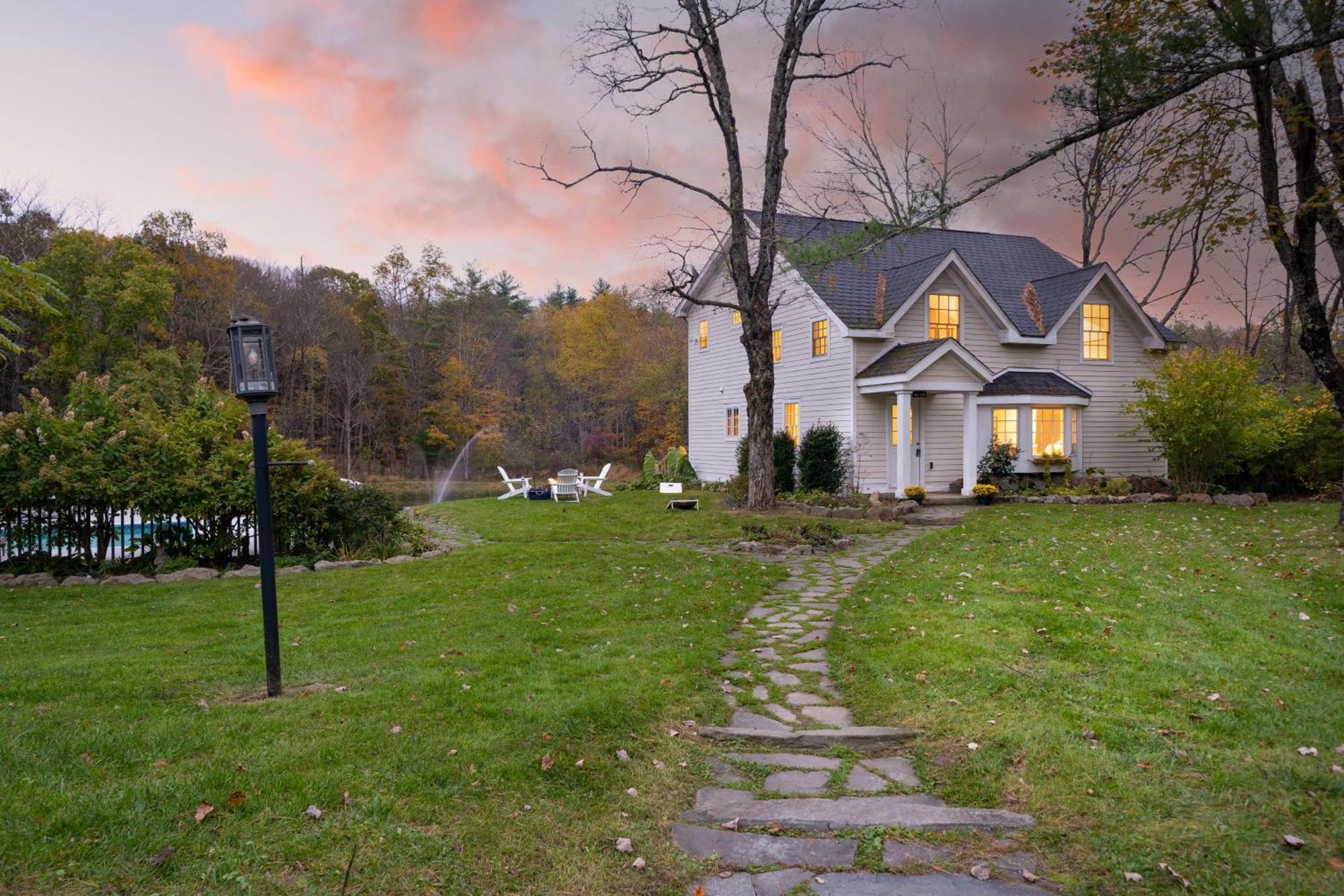 Cortland By Avantstay Charming Heritage Estate W Private Lake Pool ソーガティズ エクステリア 写真